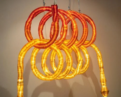 "Revolutionizing Design: Seaweed-derived Biodegradable Material Molds Innovative Interlocking Tubular Light Structures"